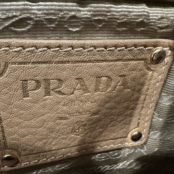 Prada Vitello Daino Side Pocket Zip Large Hobo/Authentic - Picture 5 of 13